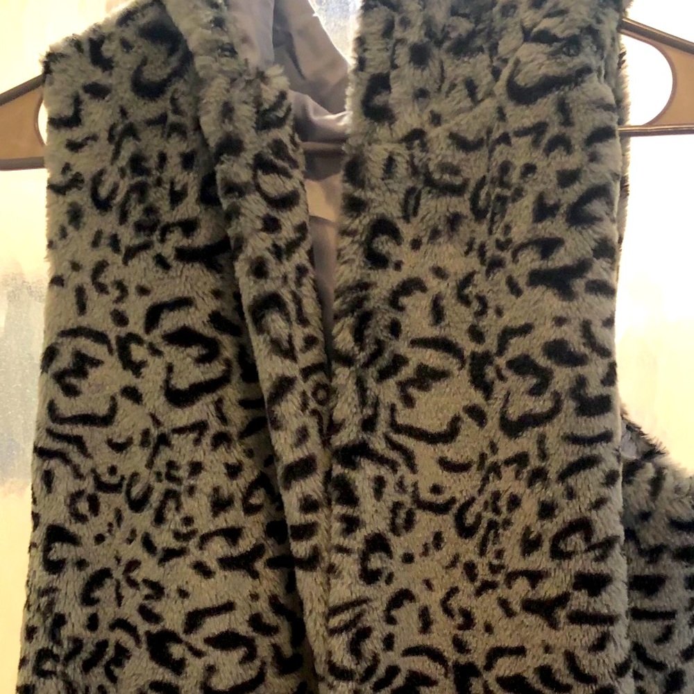 Gray leopard print vest